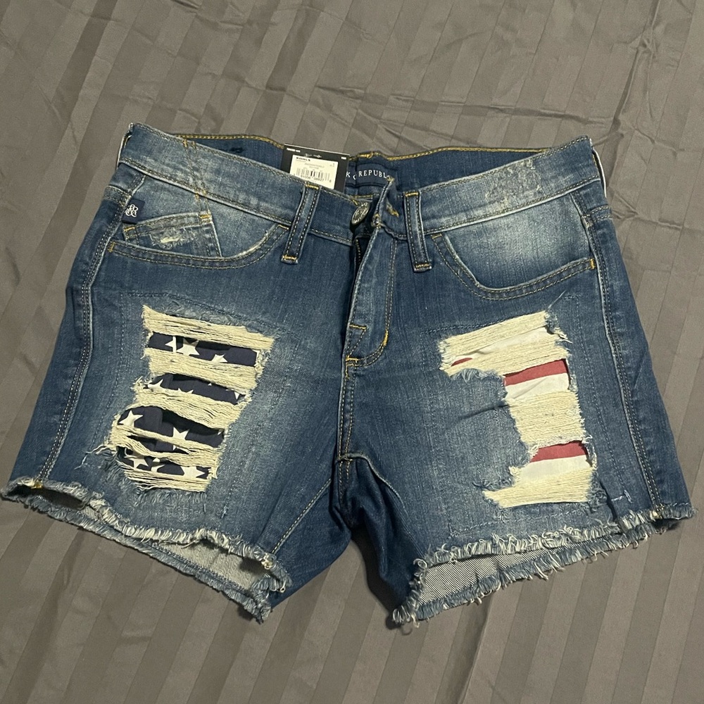 NWT WOMENS MID RISE DENIM SHORTS